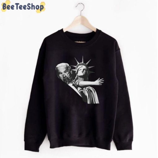 Funny Liberty Of Statue Use Her Hand With Joe Biden Unisex T-Shirt