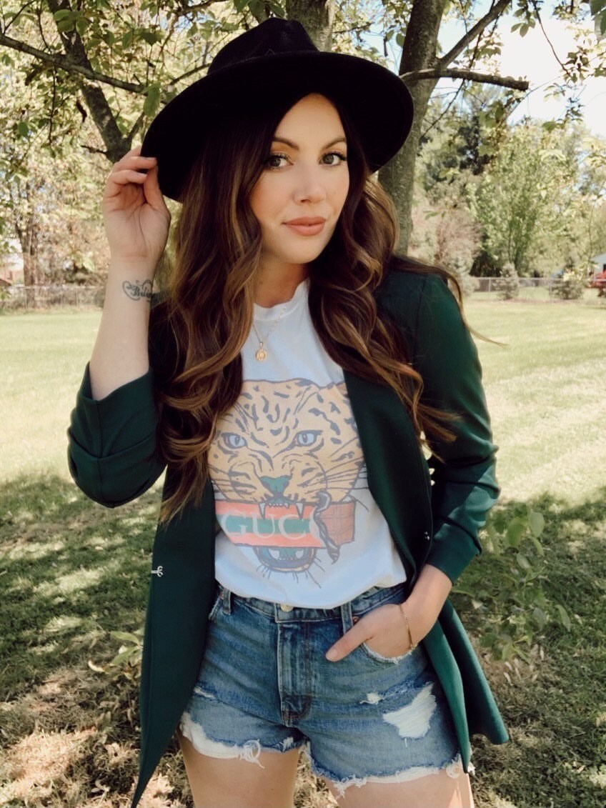 All Mine - Vintage Feel Graphic Tee T-Shirt All Mine - Vintage Feel Graphic Tee T-Shirt