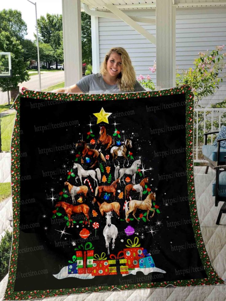 Horse At Christmas By Black Pattern Quilt Blanket Horse At Christmas By Black Pattern Quilt Blanket