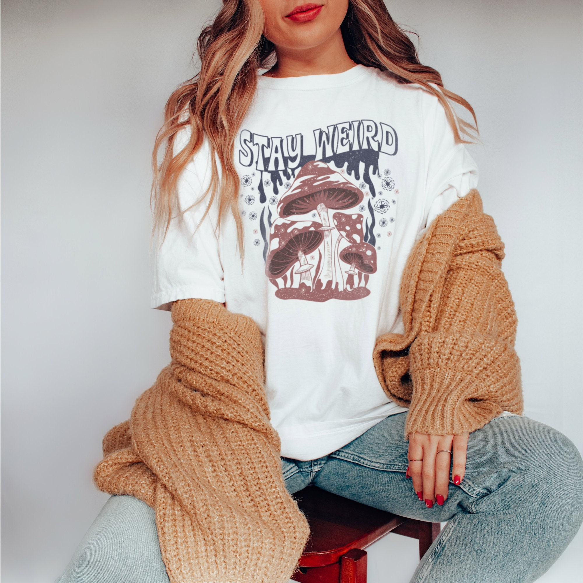 Stay Weird Hippie Retro Vintage Style Unisex T-Shirt Stay Weird Hippie Retro Vintage Style Unisex T-Shirt
