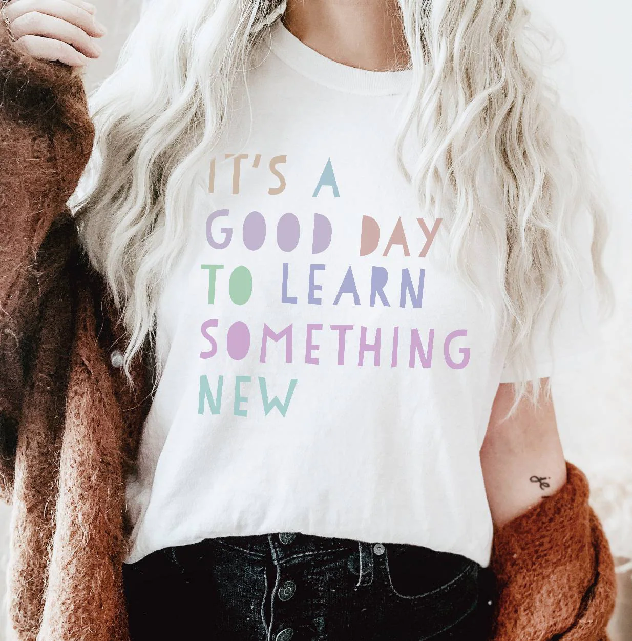 Sweet Cute It's A Good Day To Earn Something New Teacher Unisex T-Shirt Sweet Cute It's A Good Day To Earn Something New Teacher Unisex T-Shirt