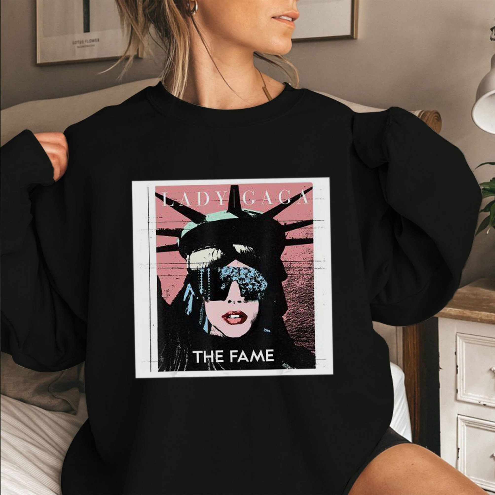 Vintage Style Lady Gaga The Fame Statue Of Liberty Unisex Sweatshirt Vintage Style Lady Gaga The Fame Statue Of Liberty Unisex Sweatshirt