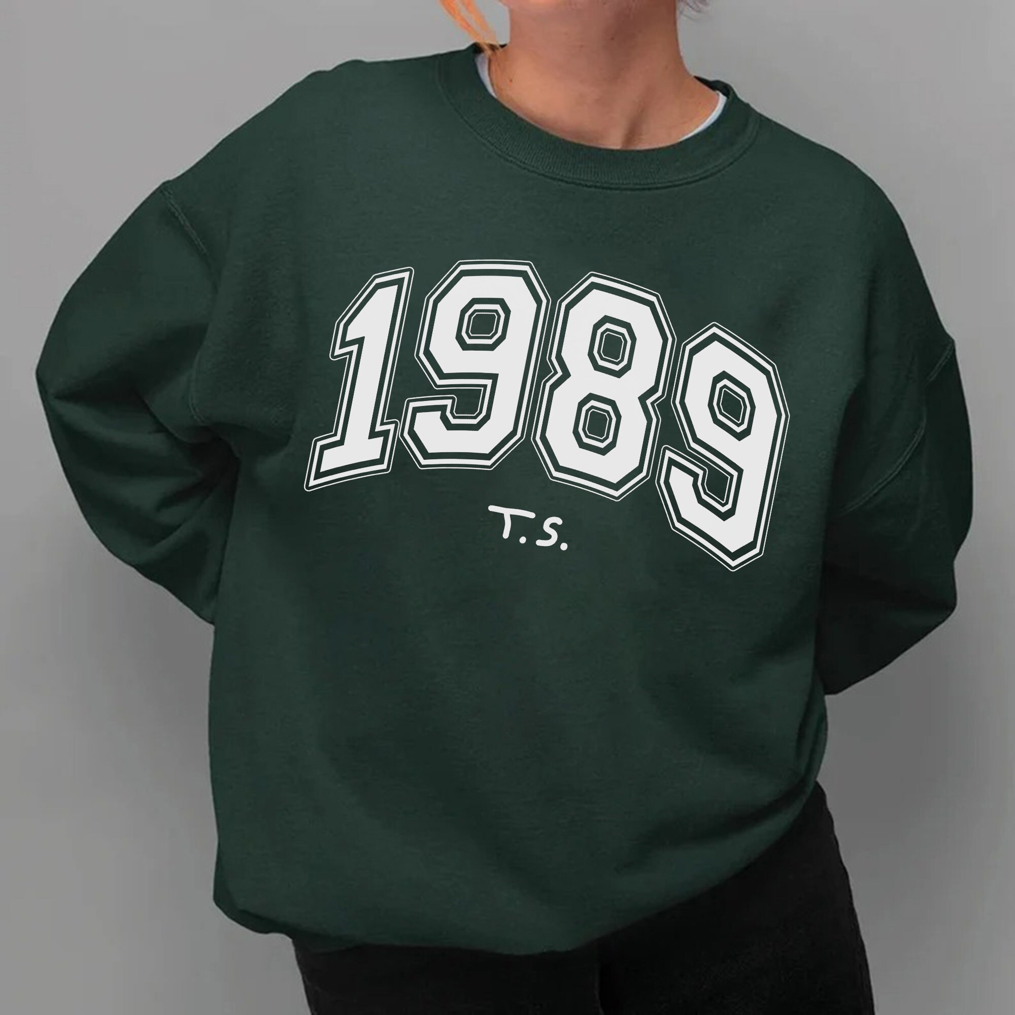 1989 Ts This Love Taylor's Version Unisex Sweatshirt 1989 Ts This Love Taylor's Version Unisex Sweatshirt