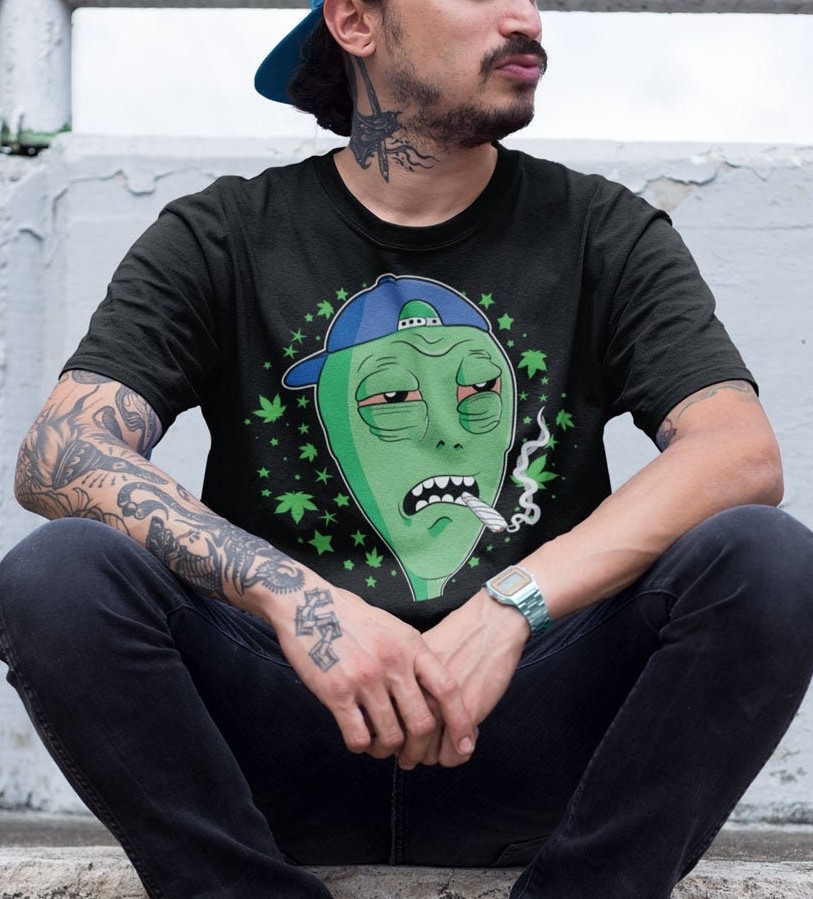Alien Gift Funny Area 51 Alien Weed Drug Smoking 420 Stoner Unisex T-Shirt Alien Gift Funny Area 51 Alien Weed Drug Smoking 420 Stoner Unisex T-Shirt