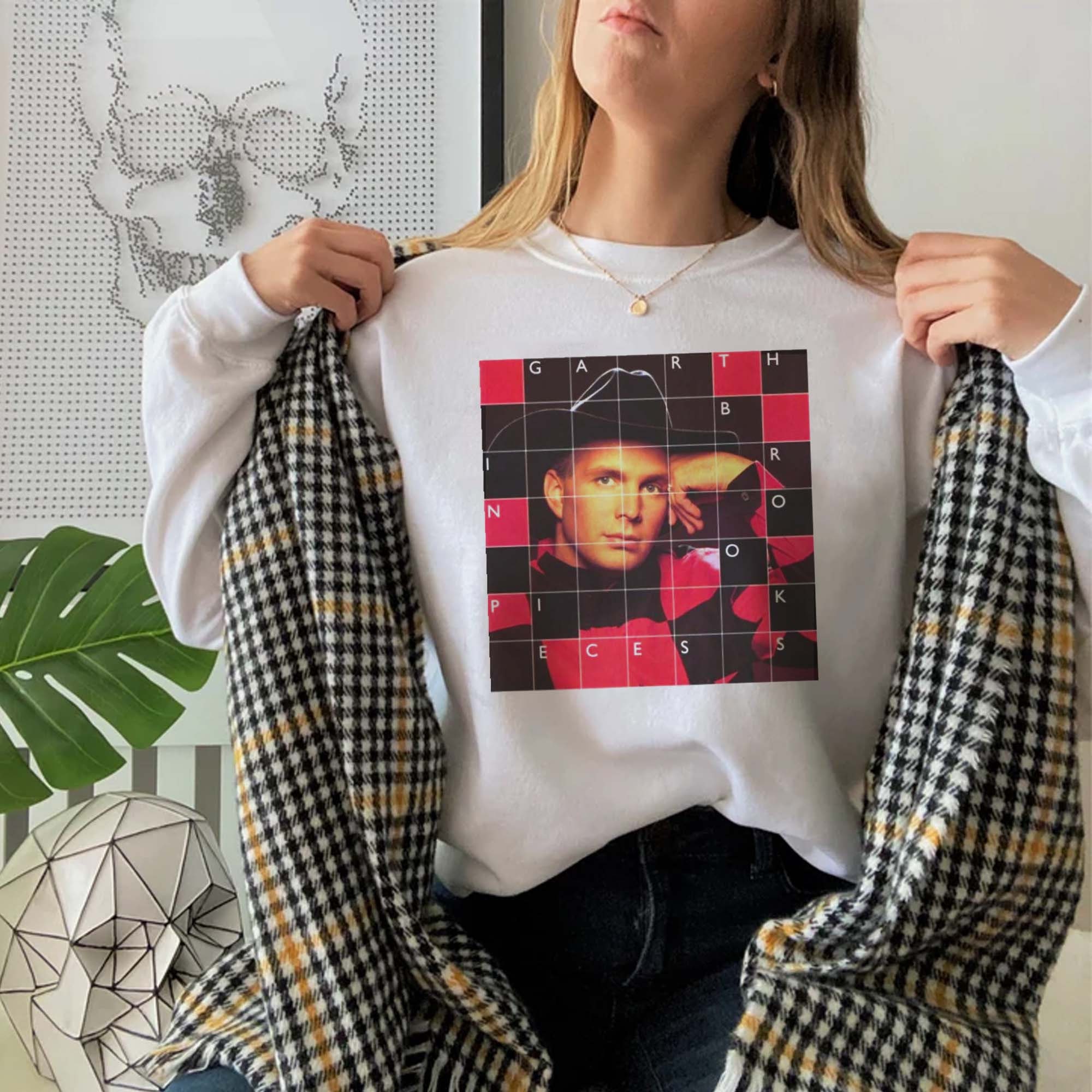 Art Vintage Garth Brooks In Pieces Unisex Sweatshirt Art Vintage Garth Brooks In Pieces Unisex Sweatshirt