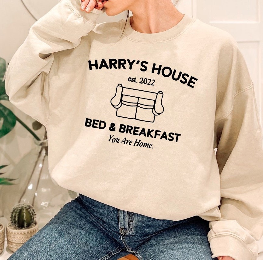 Harry's House Bed And Breakfast Est 2022 Unisex Sweatshirt Harry's House Bed And Breakfast Est 2022 Unisex Sweatshirt