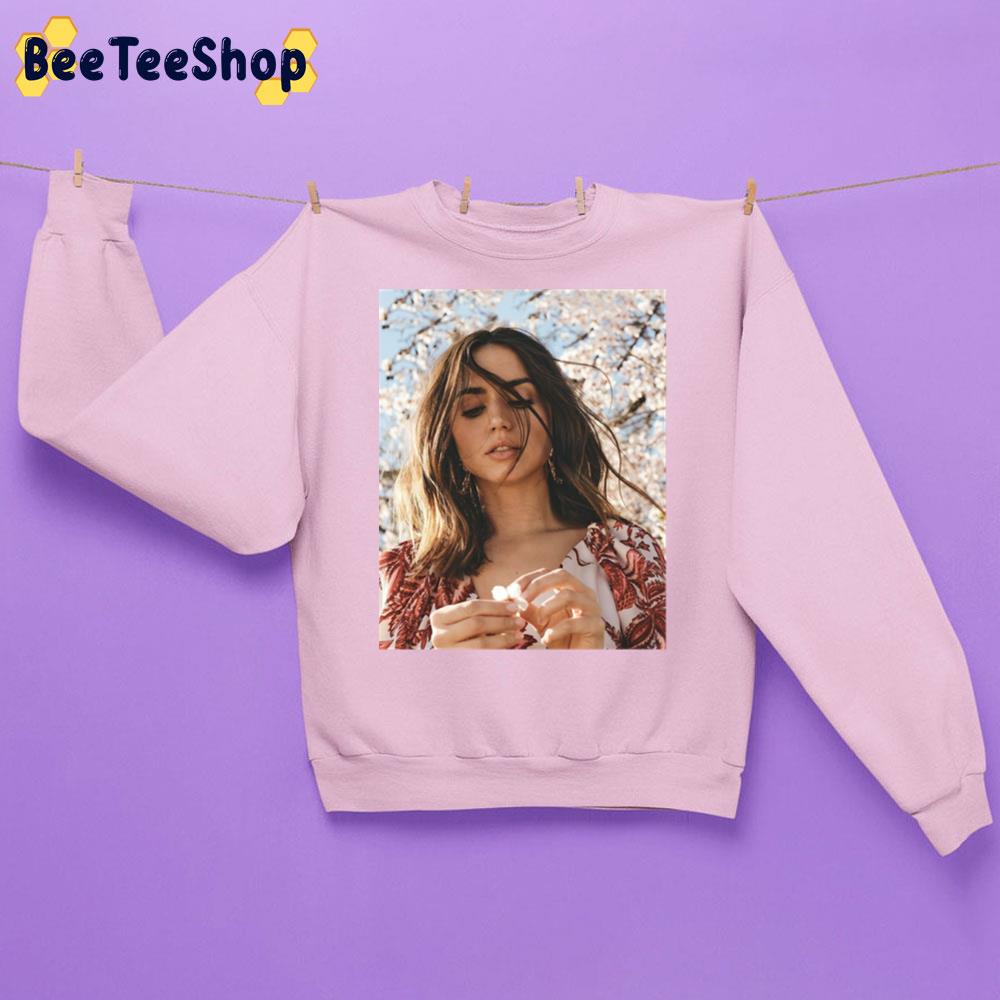 Vintage Girl Ana De Armas Unisex Sweatshirt Vintage Girl Ana De Armas Unisex Sweatshirt