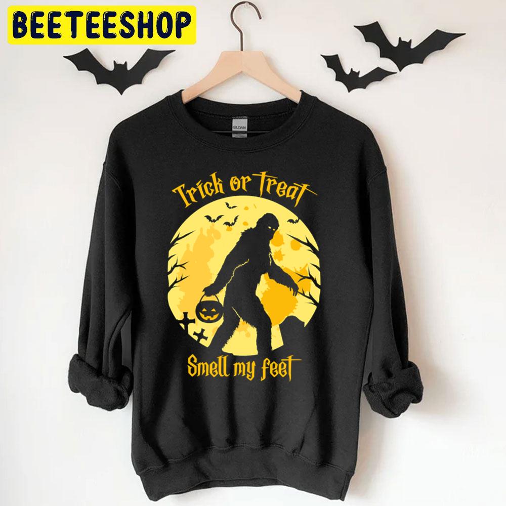 Big Foot Trick Or Treat Smell My Feet Halloween Unisex T-Shirt Big Foot Trick Or Treat Smell My Feet Halloween Unisex T-Shirt