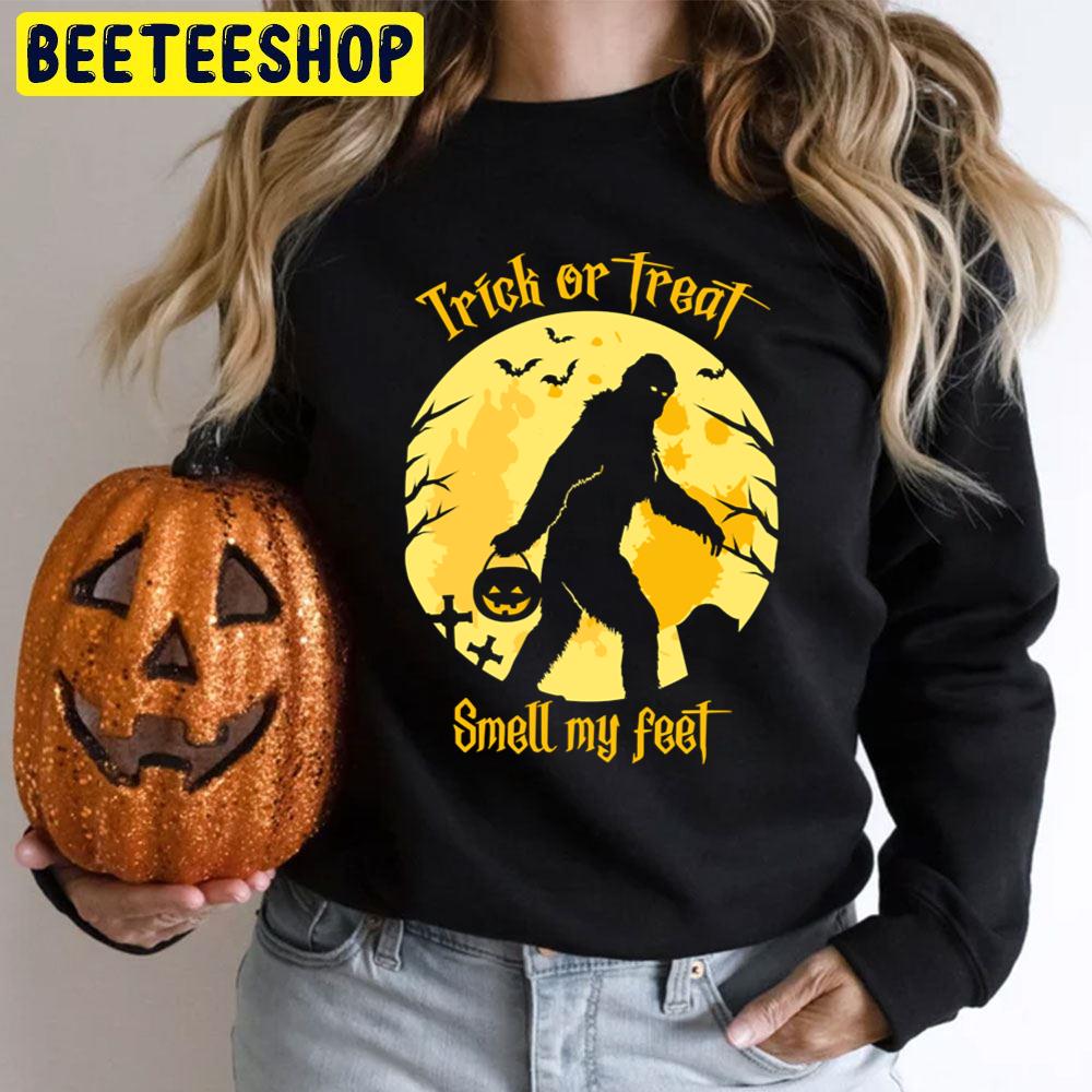 Big Foot Trick Or Treat Smell My Feet Halloween Unisex T-Shirt Big Foot Trick Or Treat Smell My Feet Halloween Unisex T-Shirt