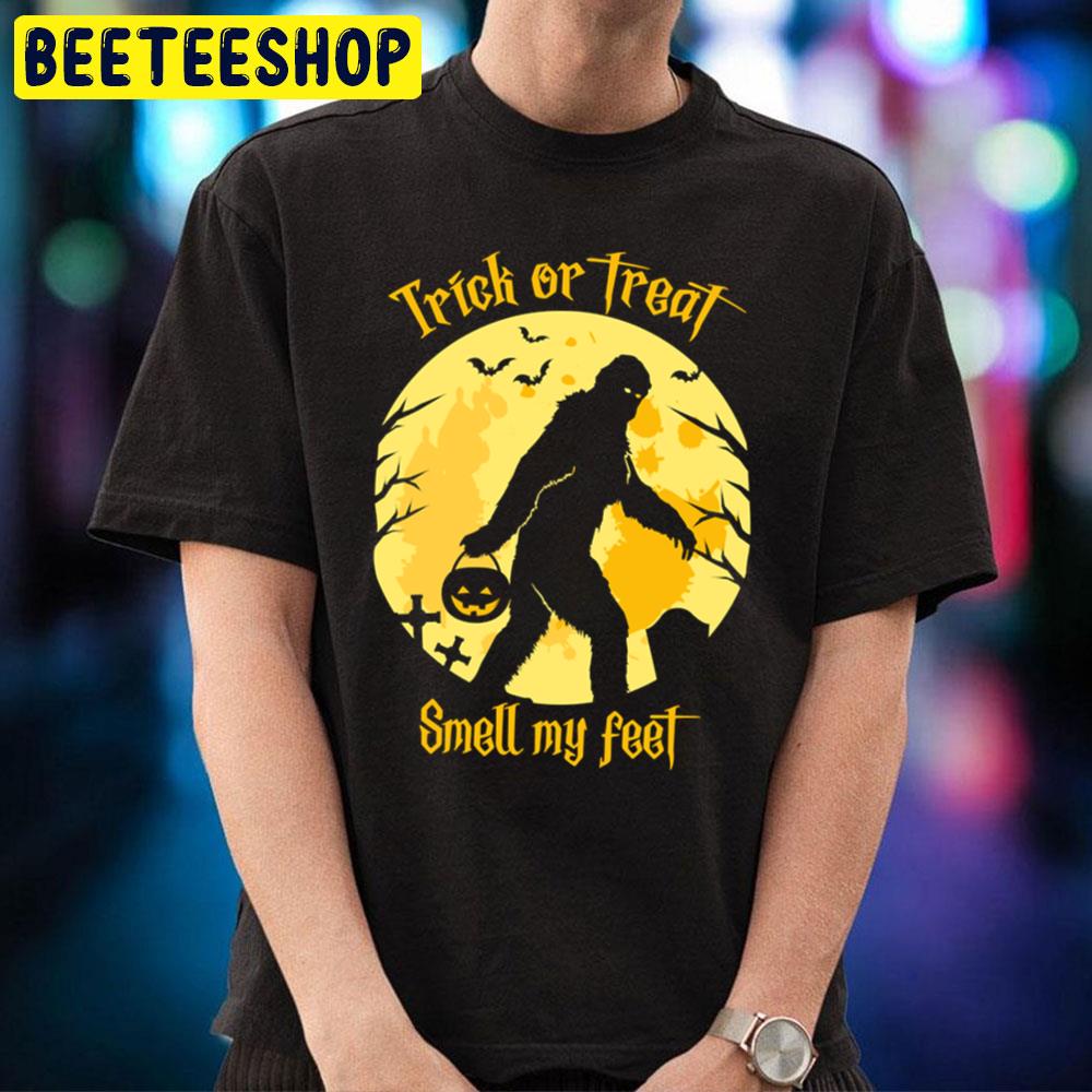 Big Foot Trick Or Treat Smell My Feet Halloween Unisex T-Shirt Big Foot Trick Or Treat Smell My Feet Halloween Unisex T-Shirt