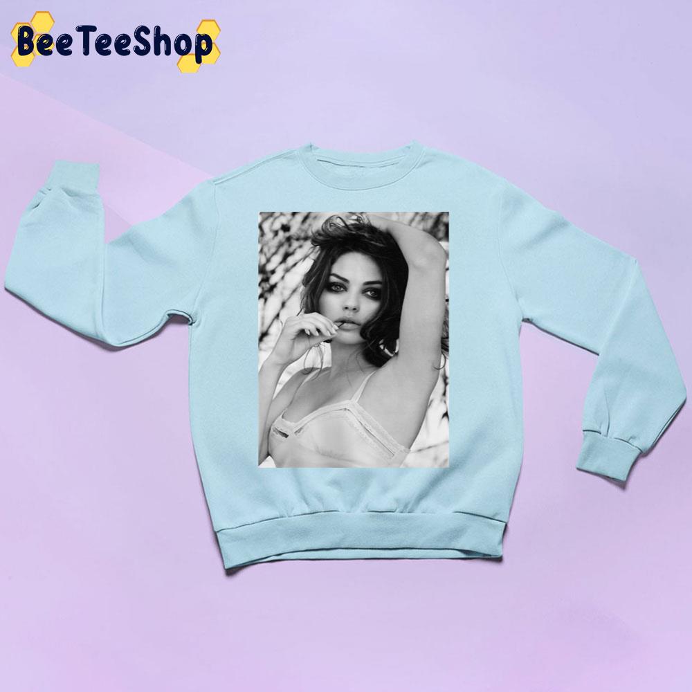 Black White Art Mila Kunis Trending Unisex Sweatshirt Black White Art Mila Kunis Trending Unisex Sweatshirt
