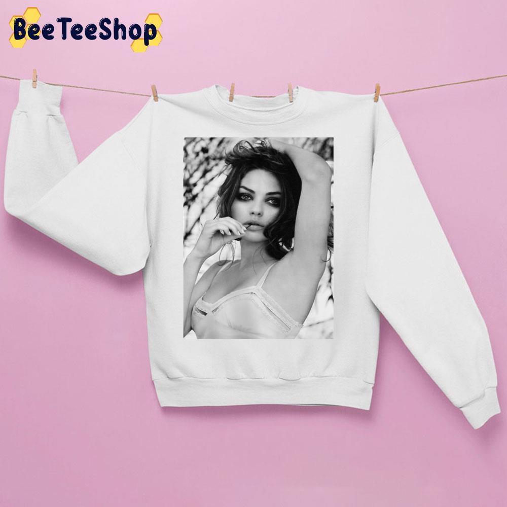 Black White Art Mila Kunis Trending Unisex Sweatshirt Black White Art Mila Kunis Trending Unisex Sweatshirt
