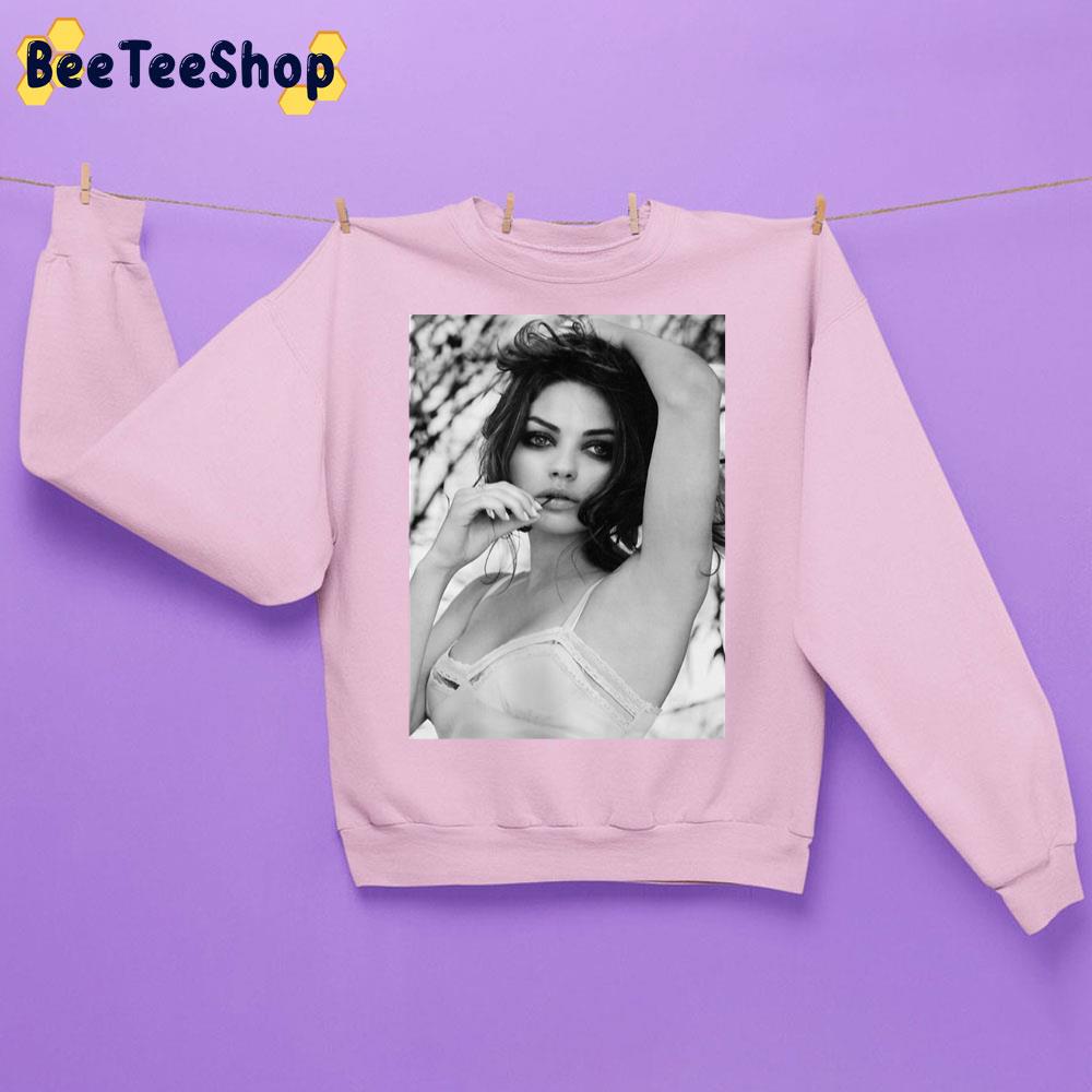Black White Art Mila Kunis Trending Unisex Sweatshirt Black White Art Mila Kunis Trending Unisex Sweatshirt