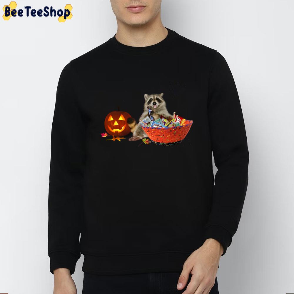 Halloween Raccoon And Pumpkin Trending Unisex T-Shirt Halloween Raccoon And Pumpkin Trending Unisex T-Shirt