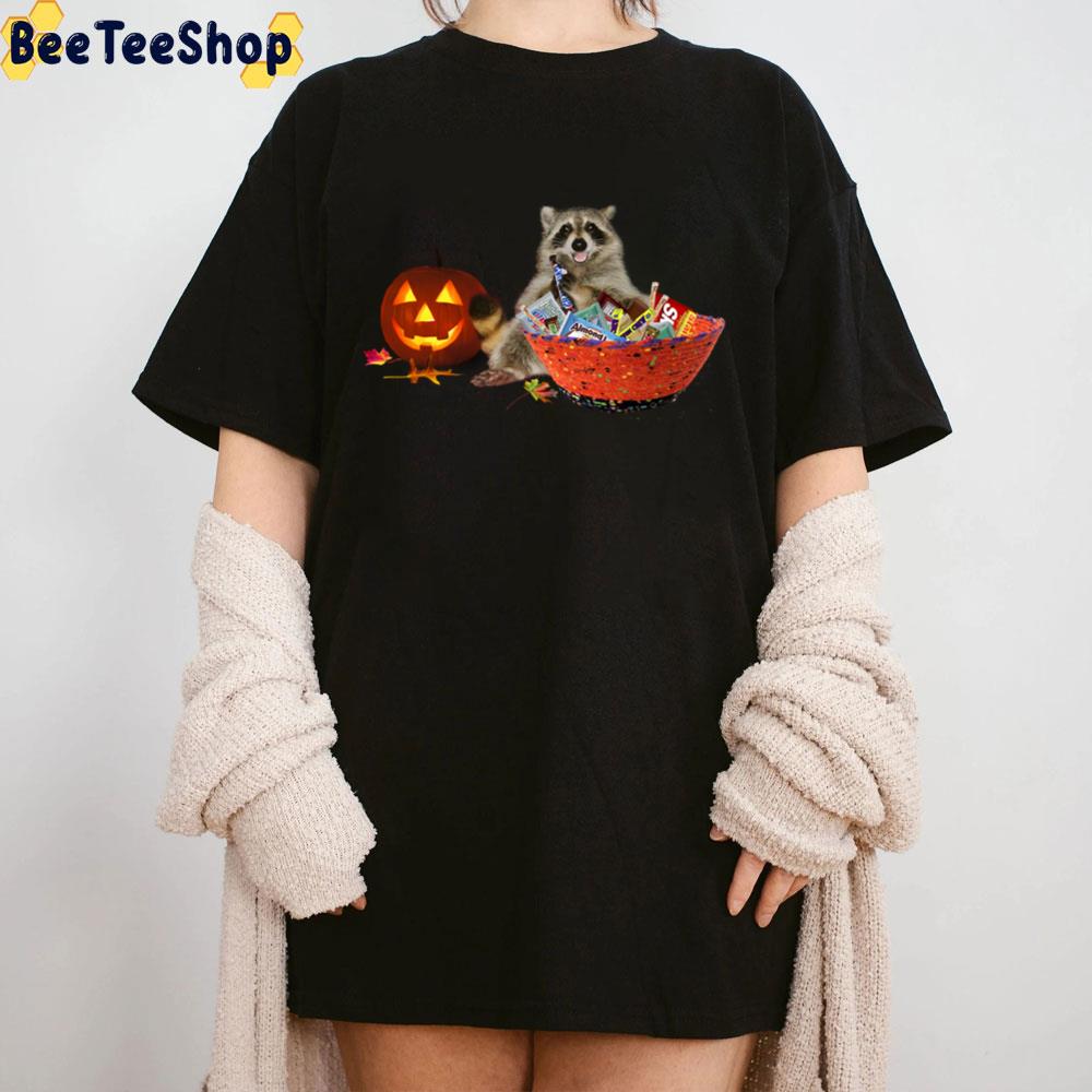Halloween Raccoon And Pumpkin Trending Unisex T-Shirt Halloween Raccoon And Pumpkin Trending Unisex T-Shirt