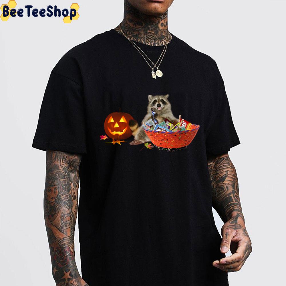 Halloween Raccoon And Pumpkin Trending Unisex T-Shirt Halloween Raccoon And Pumpkin Trending Unisex T-Shirt