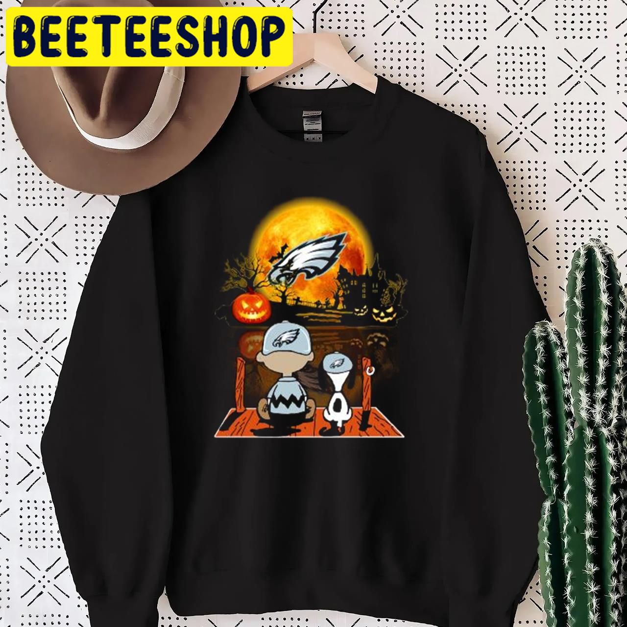 Snoopy And Charlie Brown 2022 Eagles Halloween Trending Unisex T-Shirt Snoopy And Charlie Brown 2022 Eagles Halloween Trending Unisex T-Shirt