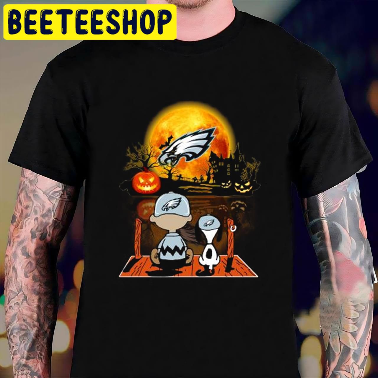 Snoopy And Charlie Brown 2022 Eagles Halloween Trending Unisex T-Shirt Snoopy And Charlie Brown 2022 Eagles Halloween Trending Unisex T-Shirt