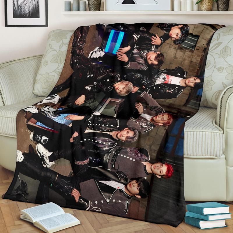 Stray Kids Fleece Blanket Throw Blanket Stray Kids Fleece Blanket Throw Blanket