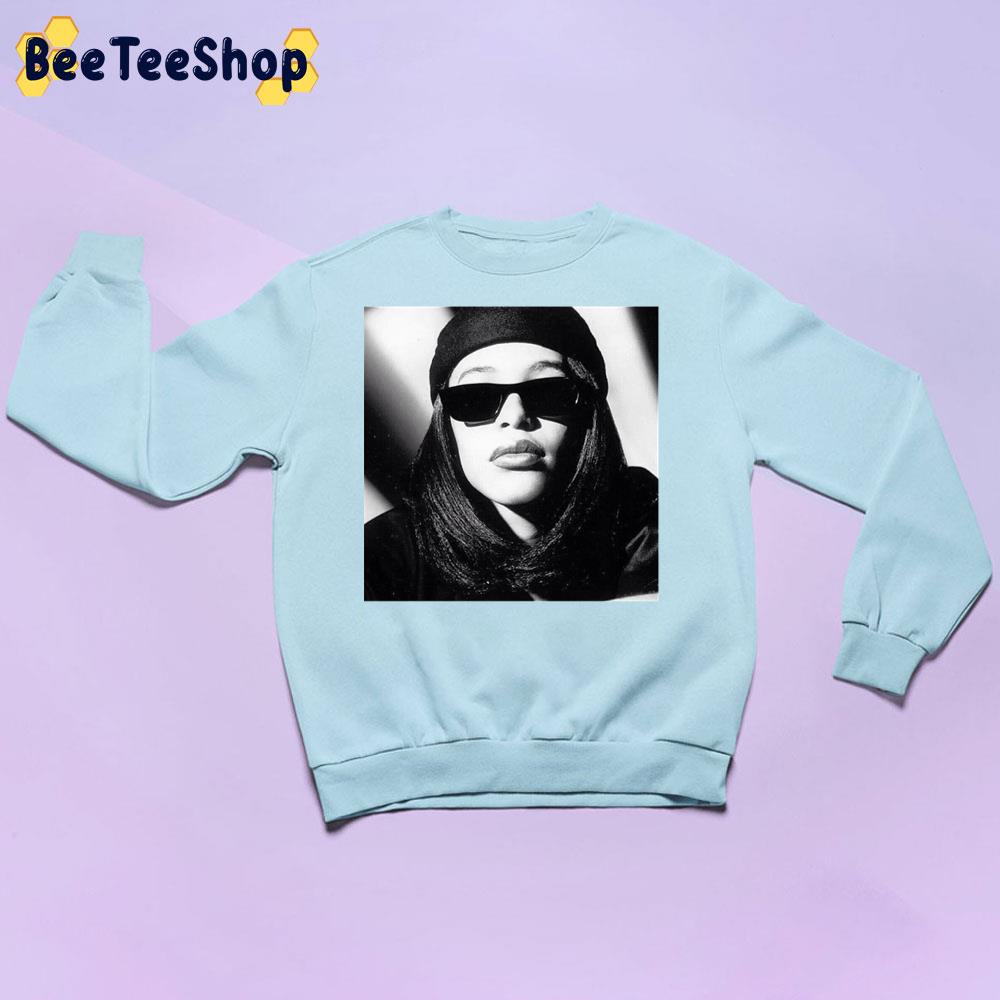 Aaliyah Black And White Trending Unisex Sweatshirt Aaliyah Black And White Trending Unisex Sweatshirt