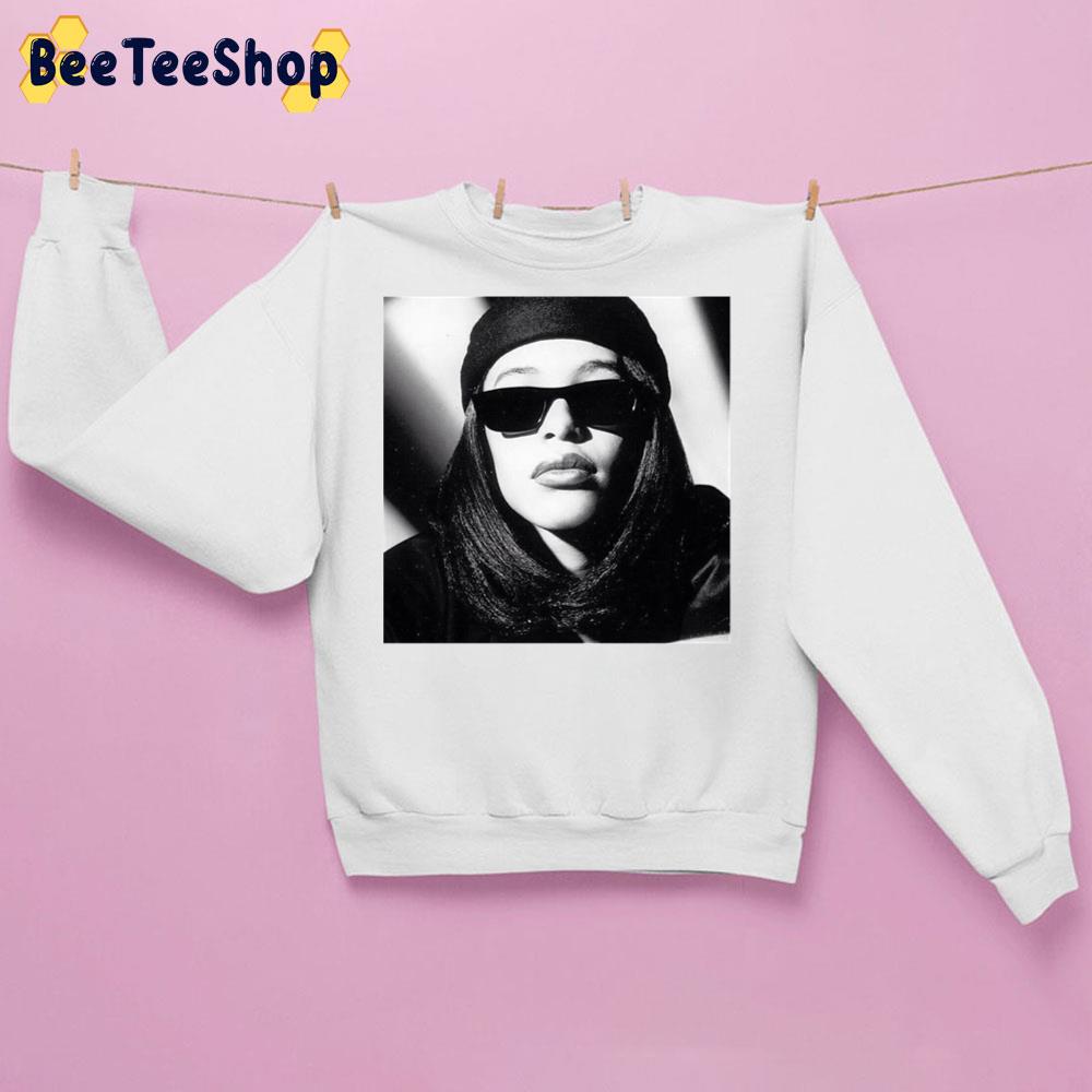 Aaliyah Black And White Trending Unisex Sweatshirt Aaliyah Black And White Trending Unisex Sweatshirt