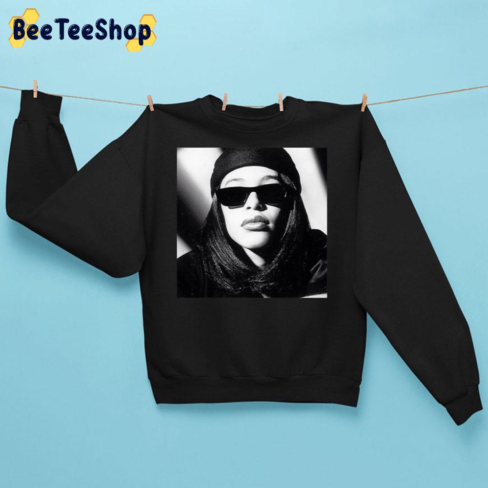 Aaliyah Black And White Trending Unisex Sweatshirt Aaliyah Black And White Trending Unisex Sweatshirt