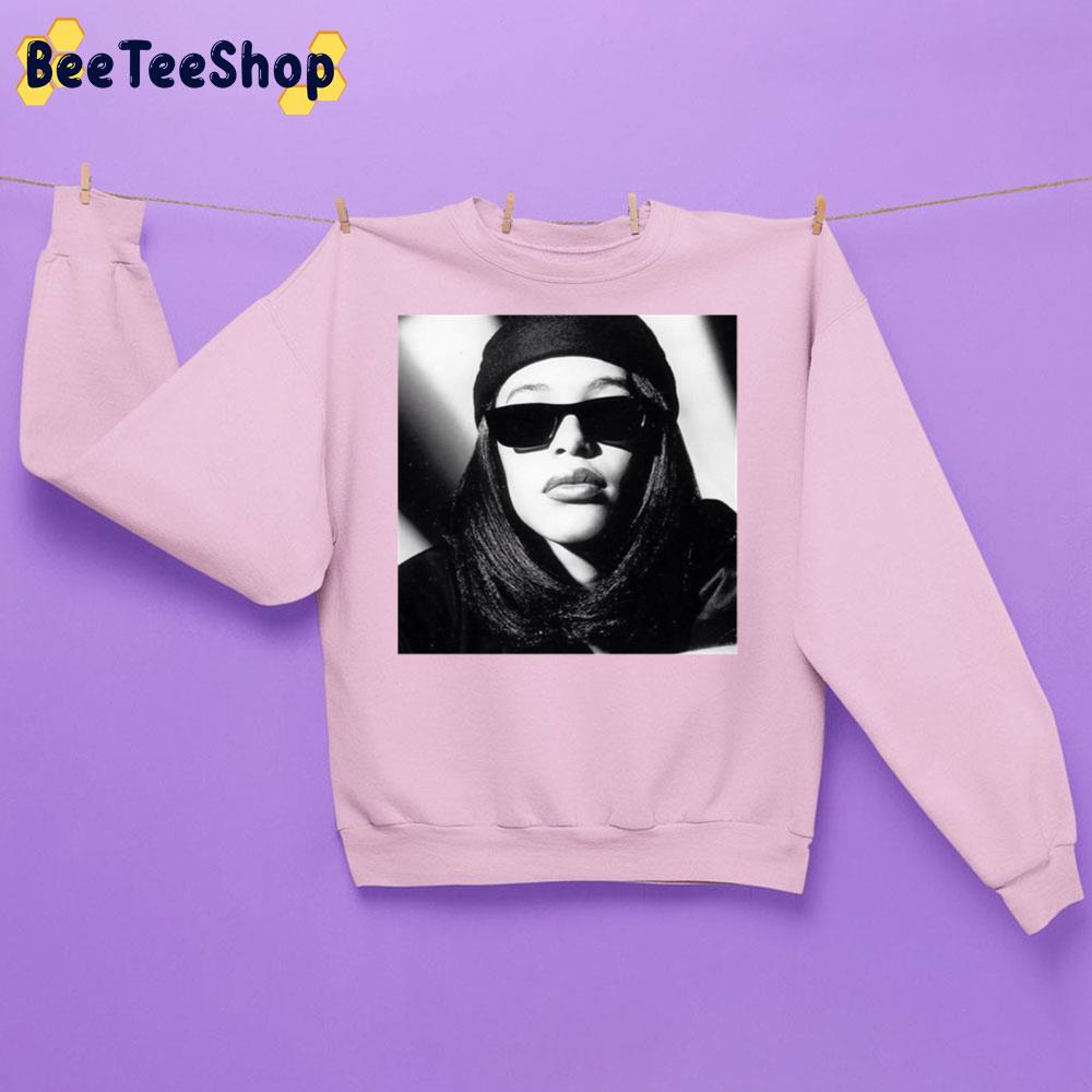 Aaliyah Black And White Trending Unisex Sweatshirt Aaliyah Black And White Trending Unisex Sweatshirt