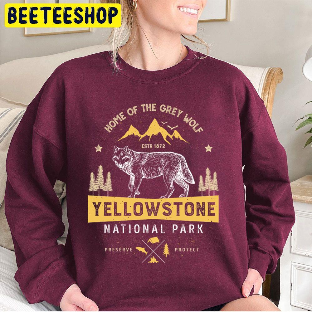 Yellowstone National Park Grey Wolf Vintage Trending Unisex Sweatshirt Yellowstone National Park Grey Wolf Vintage Trending Unisex Sweatshirt