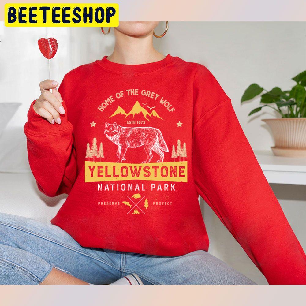Yellowstone National Park Grey Wolf Vintage Trending Unisex Sweatshirt Yellowstone National Park Grey Wolf Vintage Trending Unisex Sweatshirt