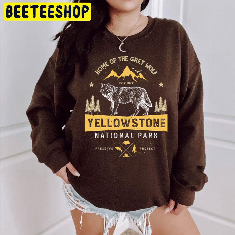 Yellowstone National Park Grey Wolf Vintage Trending Unisex Sweatshirt Yellowstone National Park Grey Wolf Vintage Trending Unisex Sweatshirt